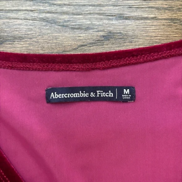 Abercrombie & Fitch Velvet Twist Crop Top Long Sleeve • size Medium - Picture 4 of 5